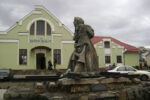 sambor monument to the deportees at the station