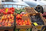 Crimea autumn trip 11 Simferopol trade in fruit img 5552